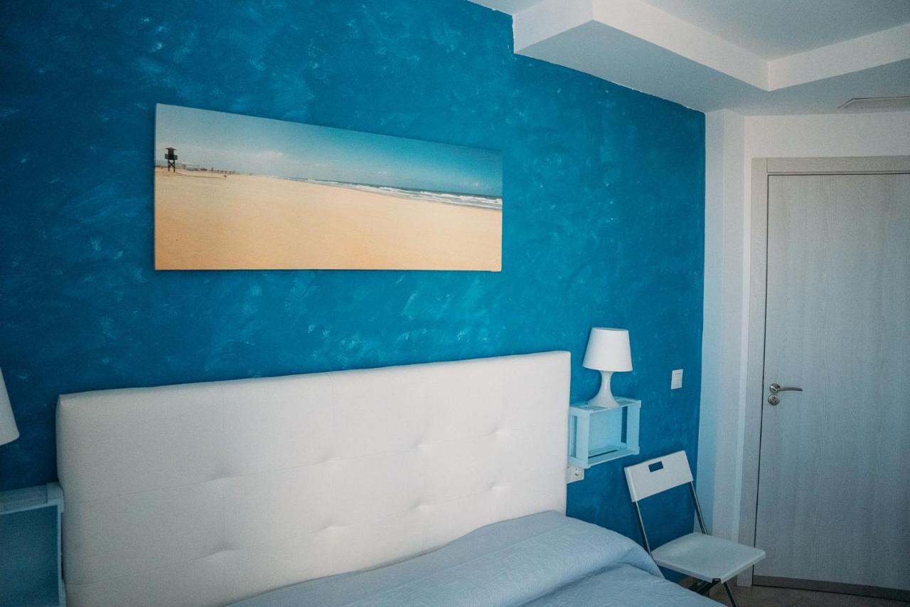 Hostal Brisas De Conil Conil De La Frontera Luaran gambar